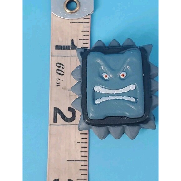 Nintendo Super Mario Bros Mini Figure Thwomp Appx 1" - Picture 5 of 5